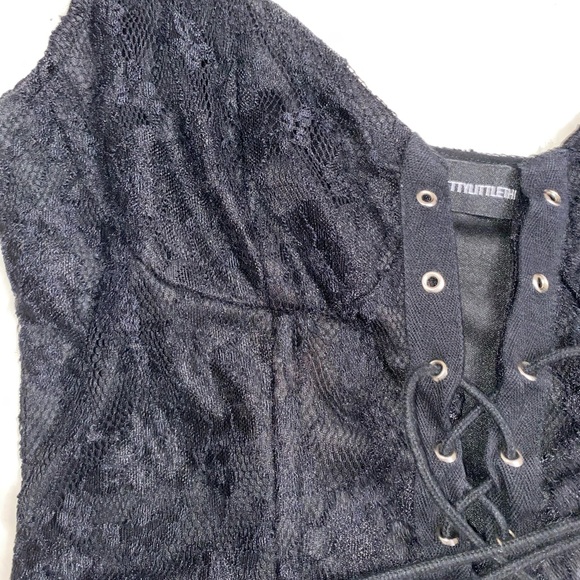 Lace tie front curved hem cropped corset - Picture 2 of 4